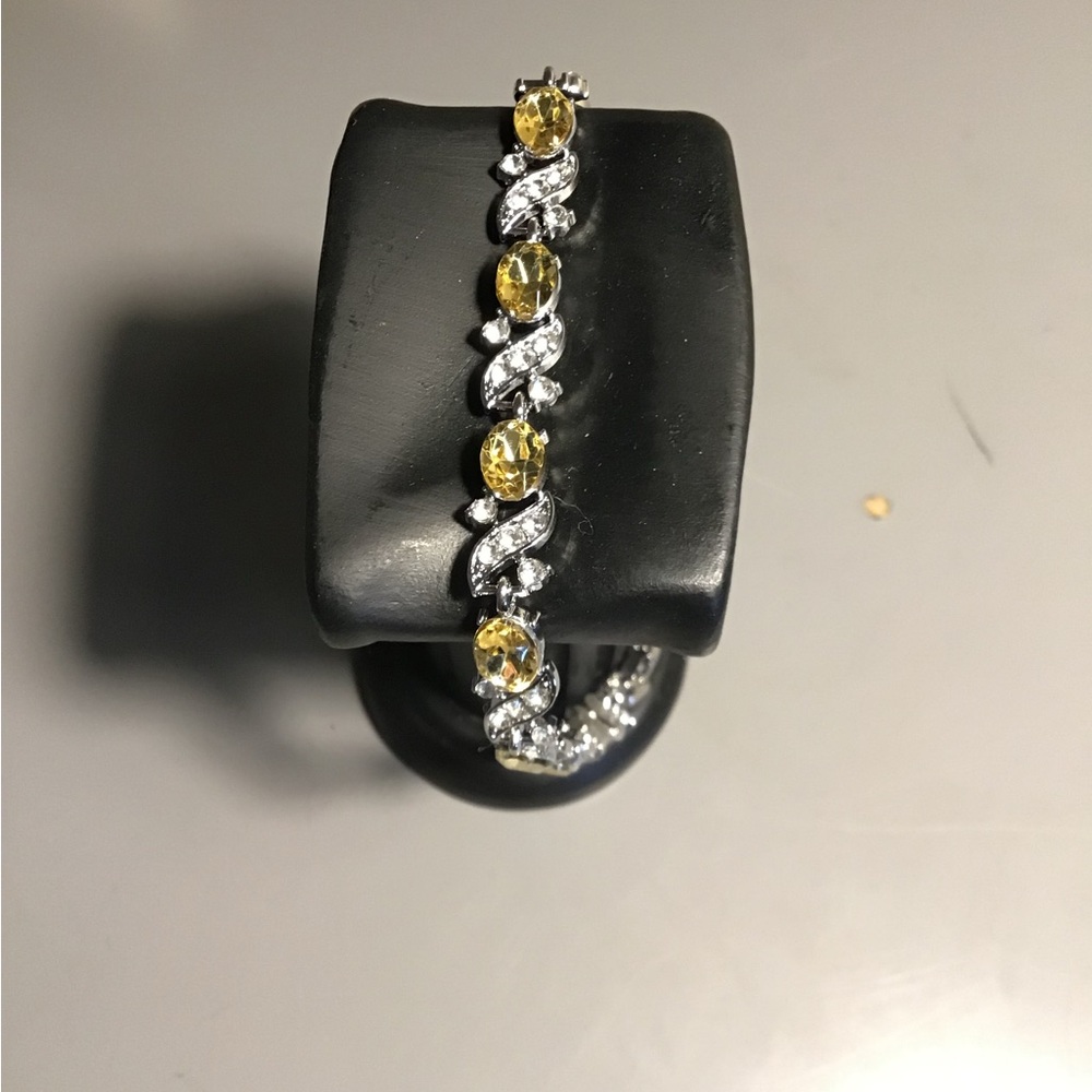 Crystal Champagne Leaf Bracelet Yellow/Silver NWOT - Picture 4 of 5